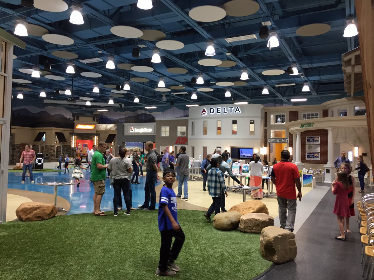 focopto's tweet photo. Thank everyone for attending the County impressions Gallery.  Thank you Junior Achievement for allowing us to use the wonderful space for our gallery https://t.co/2s9kpWHXbE