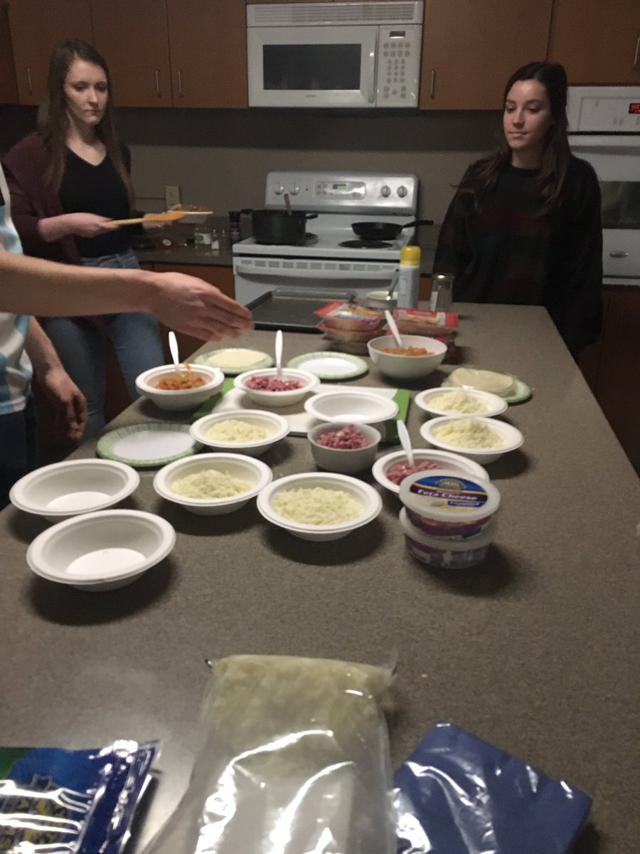 DeglmanHall's tweet photo. Join us downstairs to learn how to make empanadas with RAs Katie and Huston! https://t.co/6Nww2OPI3b