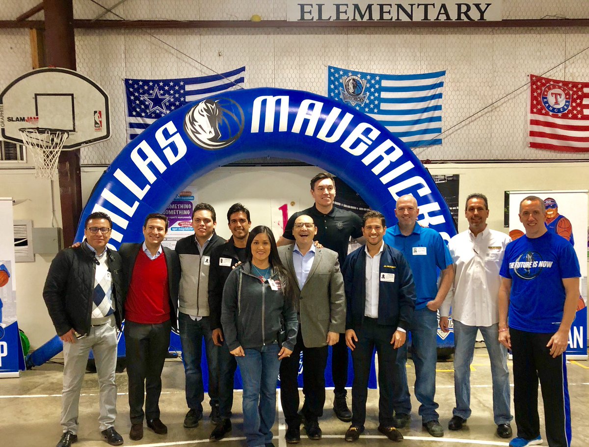 fdelatg's tweet photo. Testigo privilegiado de la gran iniciativa social de @EstebanAbascal de la empresa mexicana @LaModernaMx #USA ๐บ๐ธ y @dallasmavs con la leyenda del ๐ @LaloNajera21 #TalentoMx en #CookeElementary en #Cleburne #Texas donde 52% de los alumnos son #hispanos. https://t.co/x4rV0xrpAs