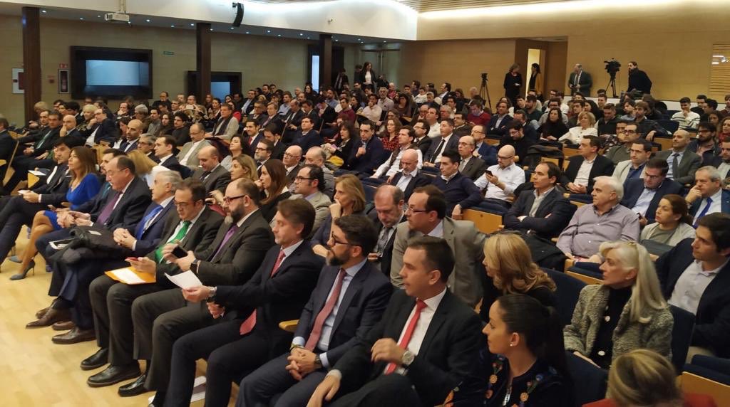 Matarromera's tweet photo. Comienza la intervención de Carlos Moro  en 8 Ideas para Triunfar en 2019 #8ideascyl19 @cyleconomica https://t.co/ZFqxt86vwR
