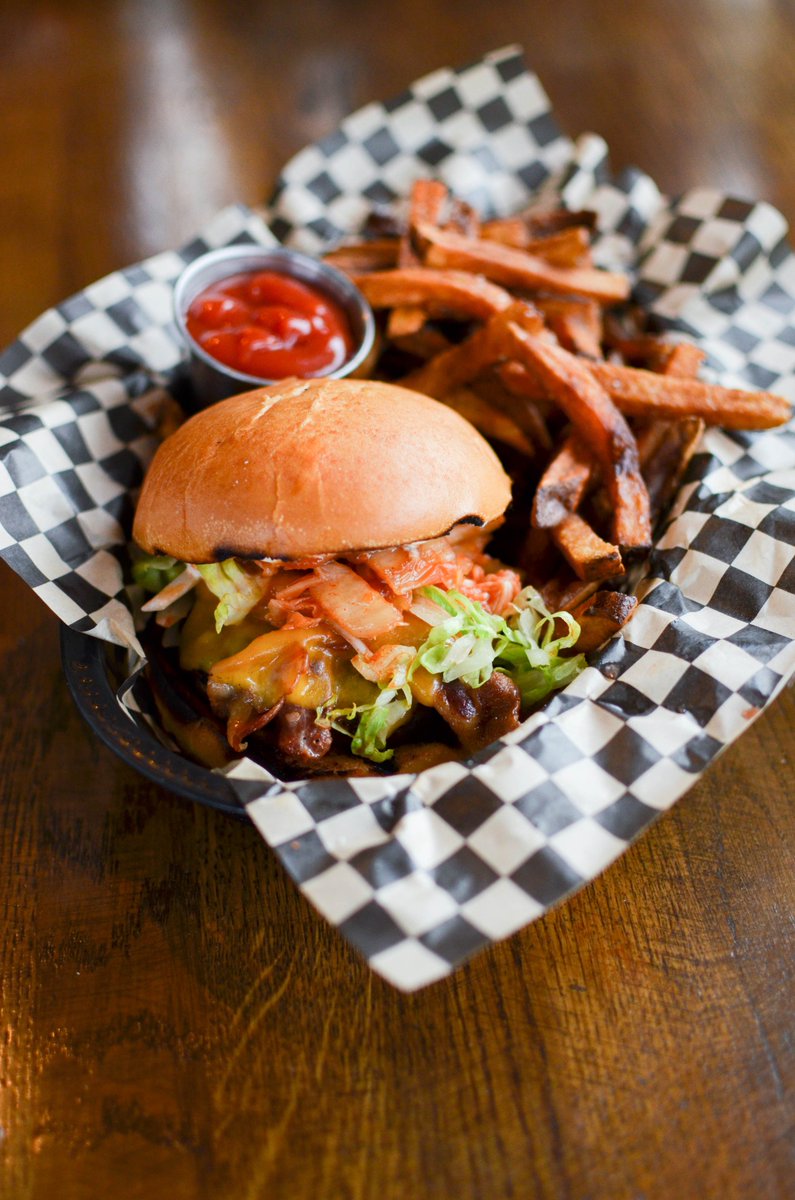 MSSoulShack's tweet photo. This SEOUL BURGER with house-made KIMCHI wants to Get in Your Belly! It's lunch time good people! Shout out to photographer extraordinaire, Hillary Harper, for the great pics! @crumbkisses https://t.co/6gmeSGIEXI