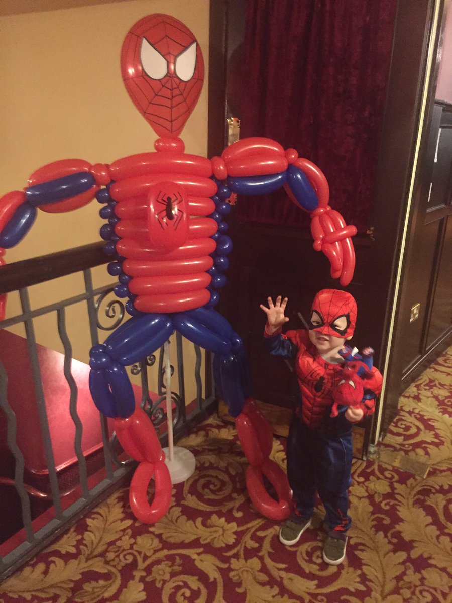 Tom_Tricks's tweet image. Lots of fun tonight @Child_Leeds award ceremony. This years theme was Superhero's, so I brought along some balloon hero's.