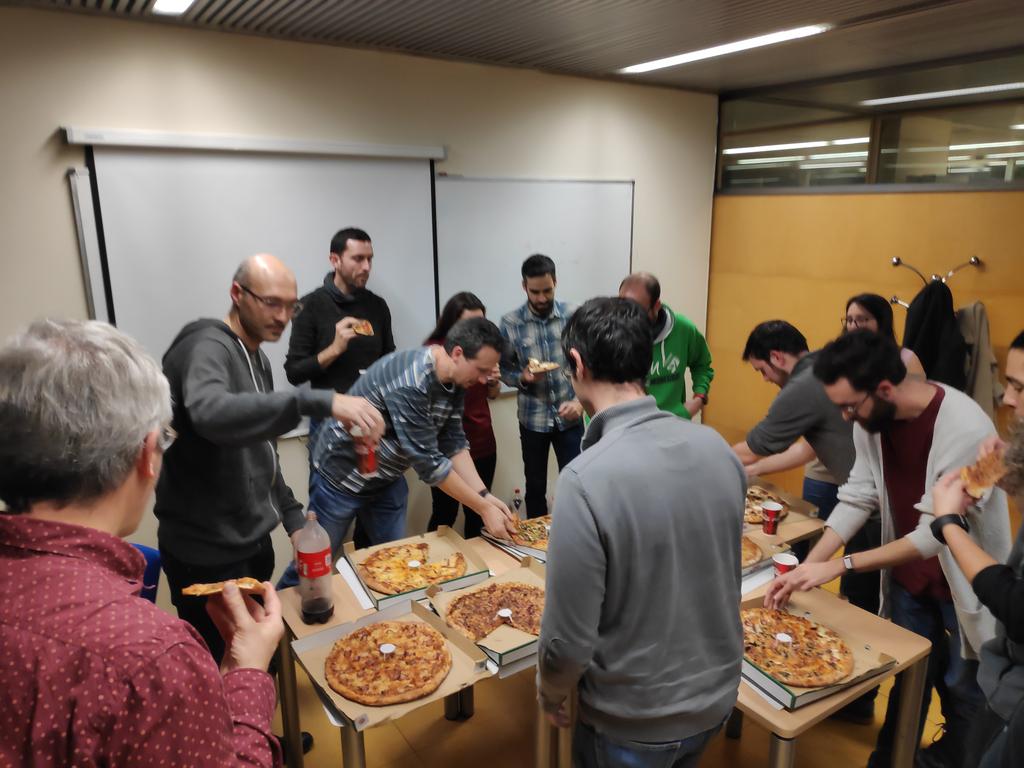 gnuites's tweet image. #Pyzza time, courtesy of @python_es!! Many thanks dudes!!!