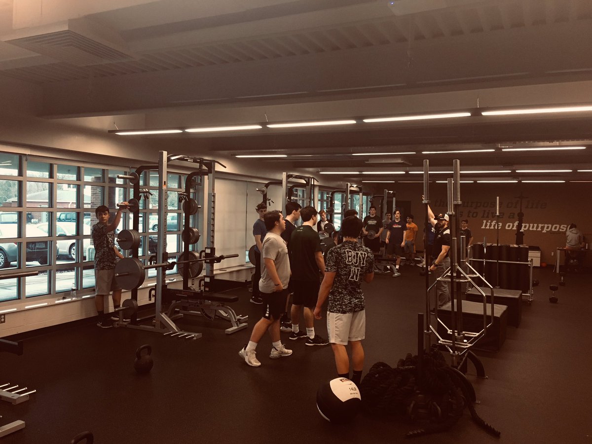 DohertyGdoherty's tweet image. Feehan strength coach Phil Currier coaching them up!  Baseball, lacrosse, track and football represented.
