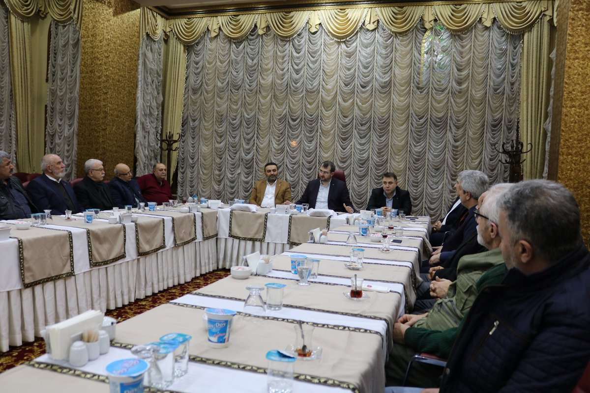 Ardahan, Bayburt, Hatay, Iğdır, Kilis, Kars, Malatya İllerimizin dernek başkanlarıyla bir araya geldik. Dostane ve samimi muhabbetlerinden dolayı kendilerine teşekkür ediyorum.
#Güngören #BirlikteDahaGüzel 
#MemleketİşiGönülİşi
#ÖnceMilletÖnceMemleket