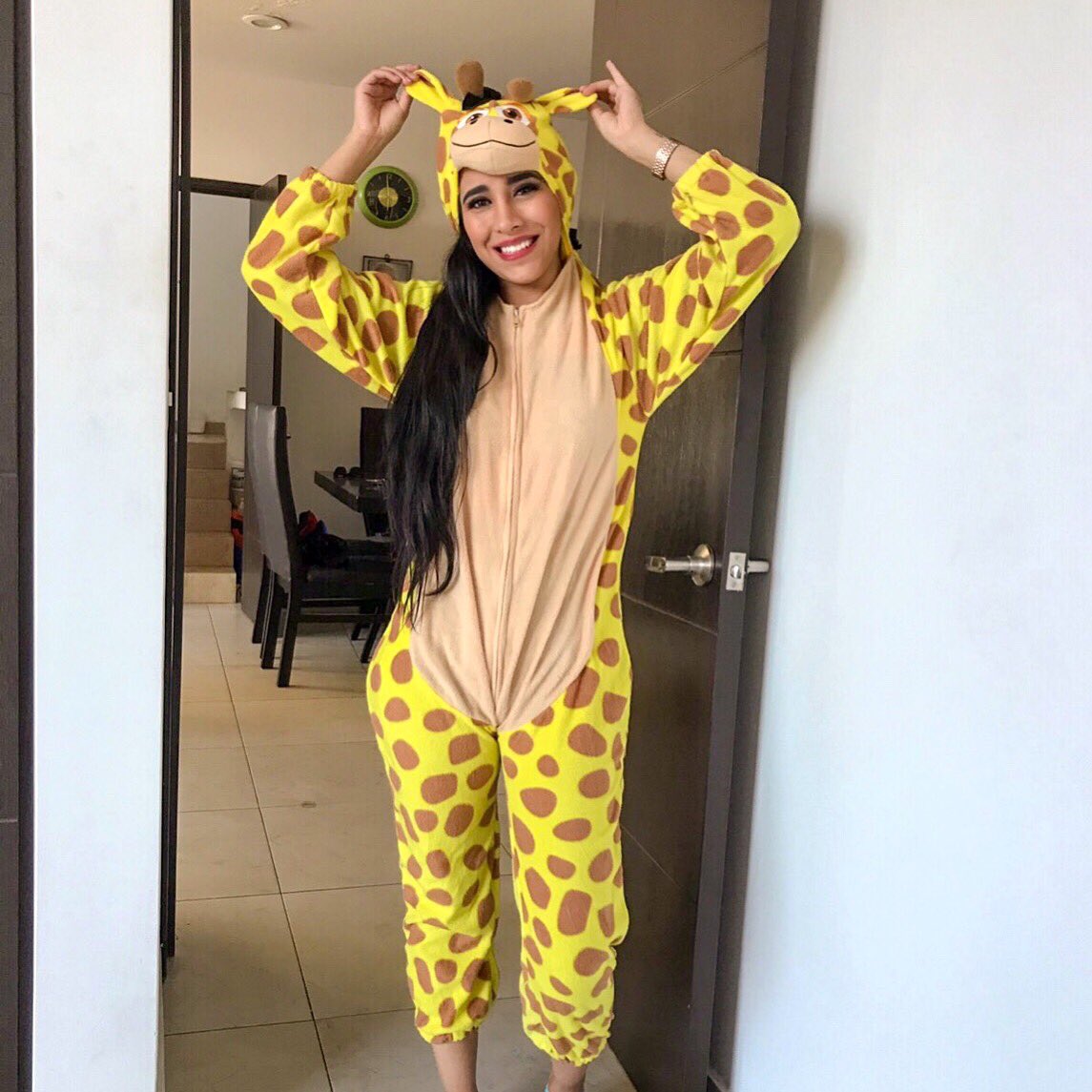 naomihl's tweet photo. Que todo me importe una mierda... 🦒💛 https://t.co/kuKIwT8gQA