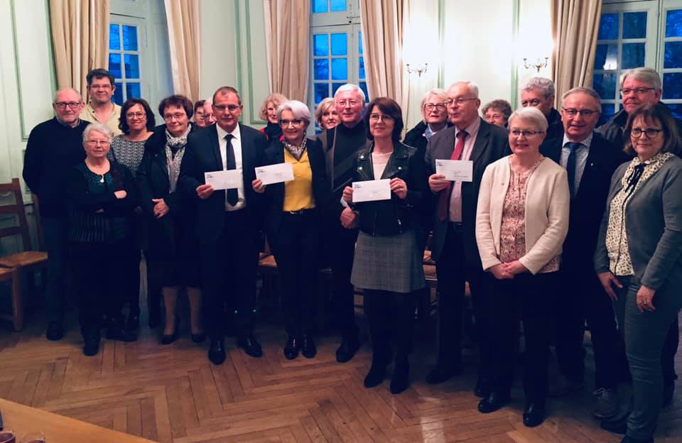 L'association cantonale Tourisme Erdre et Loire animée par des bénévoles des 4 communes a remis la somme totale de 1600€ au profit des CCAS des 4 communes #thouare #cantoncarquefou. Merci à l'ensemble des bénévoles pour leur solidarité. Un exemple à suivre...