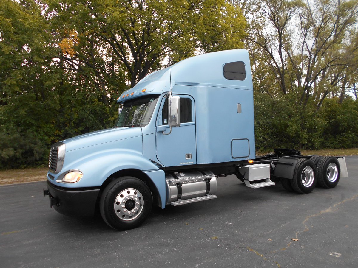 i294TruckSales's tweet photo. ATTENTION ALL #truckers This super clean 2015 @freightliner Columbia #gliderkit #nodpf needs a new home! Rust free TX truck! Factory @DemandDetroit 12.7 Liter, 10 speed Eaton... New virgin drives! Must Go Listed at $69,950 make an offer! #trucking #shipping #cdl #beyourownboss https://t.co/f0kefrIdsW