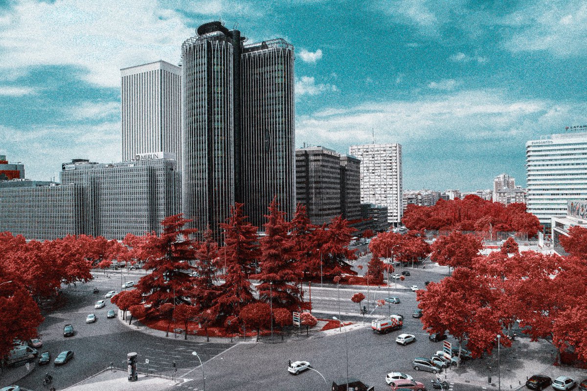 frhx16's tweet photo. Different point of view ! #red #jas #jasdavis #owsla #owslagoods #owslafamily #trip #urban #urbe #urbex #urbanisme #skyarchitecture #streetwear #street #modernarchitecture #sky #voyage https://t.co/C6fXAE80yr