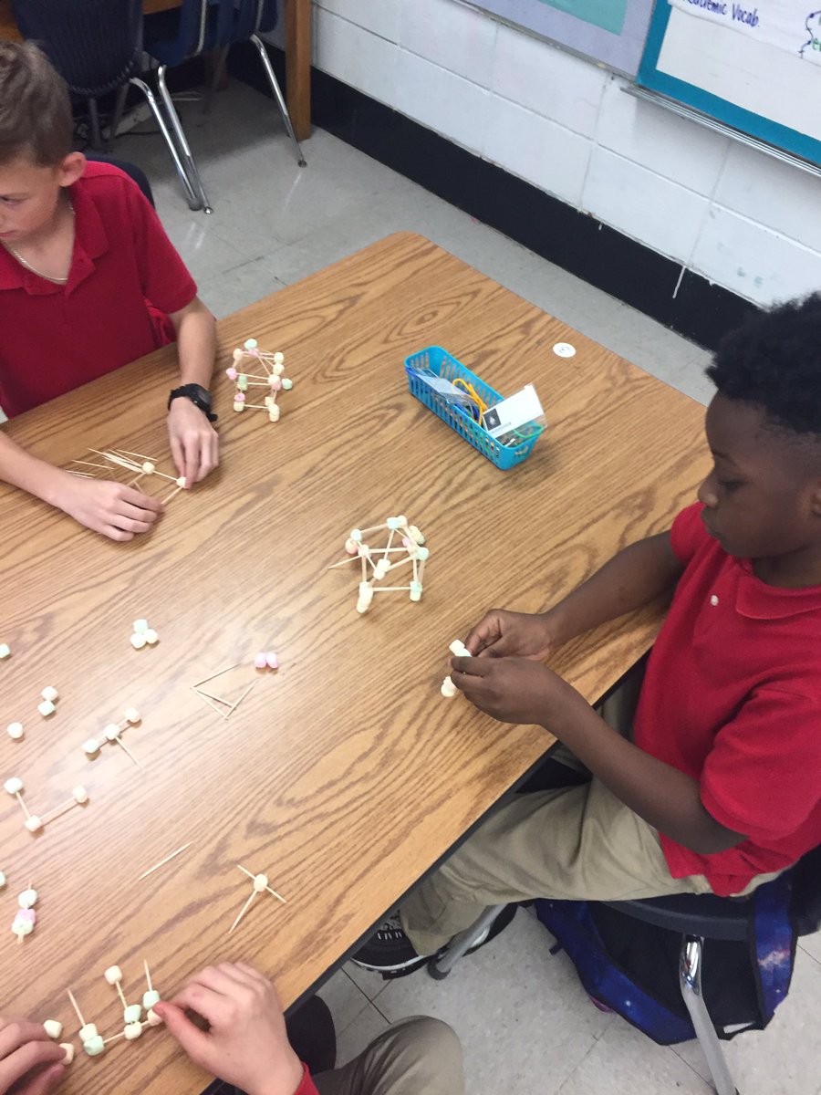 mrscramblitt's tweet photo. We ❤️ Club Day! #stemclub https://t.co/3dhO7zehnR