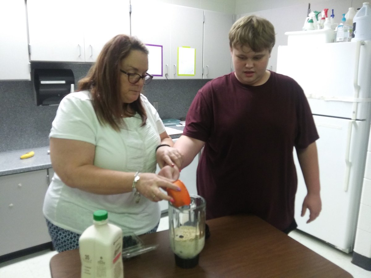 For Science today we made Blueberry Hill smoothies to go along with our lesson this week on famous musicians! #famousmusicians #TMSbemoredog @johnsonsped