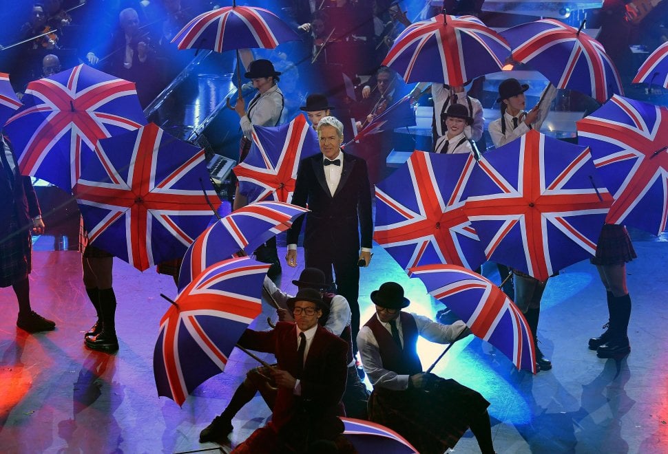 repubblica's tweet photo. #Sanremo2019, "Sul palco c'è un quasi extra comunitario": #ClaudioBaglioni scherza sulla #Brexit https://t.co/A8nY9TjoJq https://t.co/TF0XLXAs8U