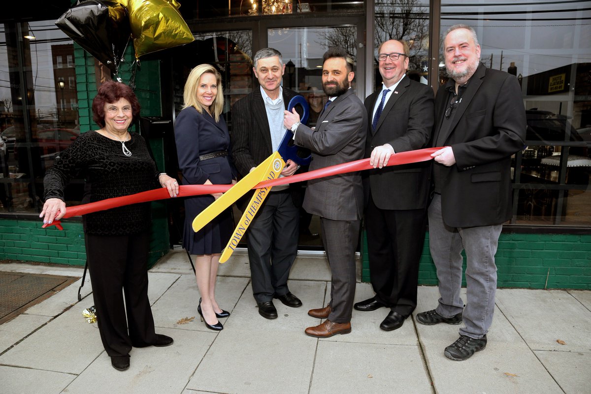 LauraAGillen's tweet photo. So happy to see new businesses opening in the @HempsteadTown!!
Congrats to @AMGbarber at on the ribbon cutting. A great addition to #Hewlett!
So happy to be attend this ceremony with #HWBA Pres. David Friedman, V.P. John Roblin! #shoplocal #eatlocal #freshcuts https://t.co/8fTtOZ7a6n