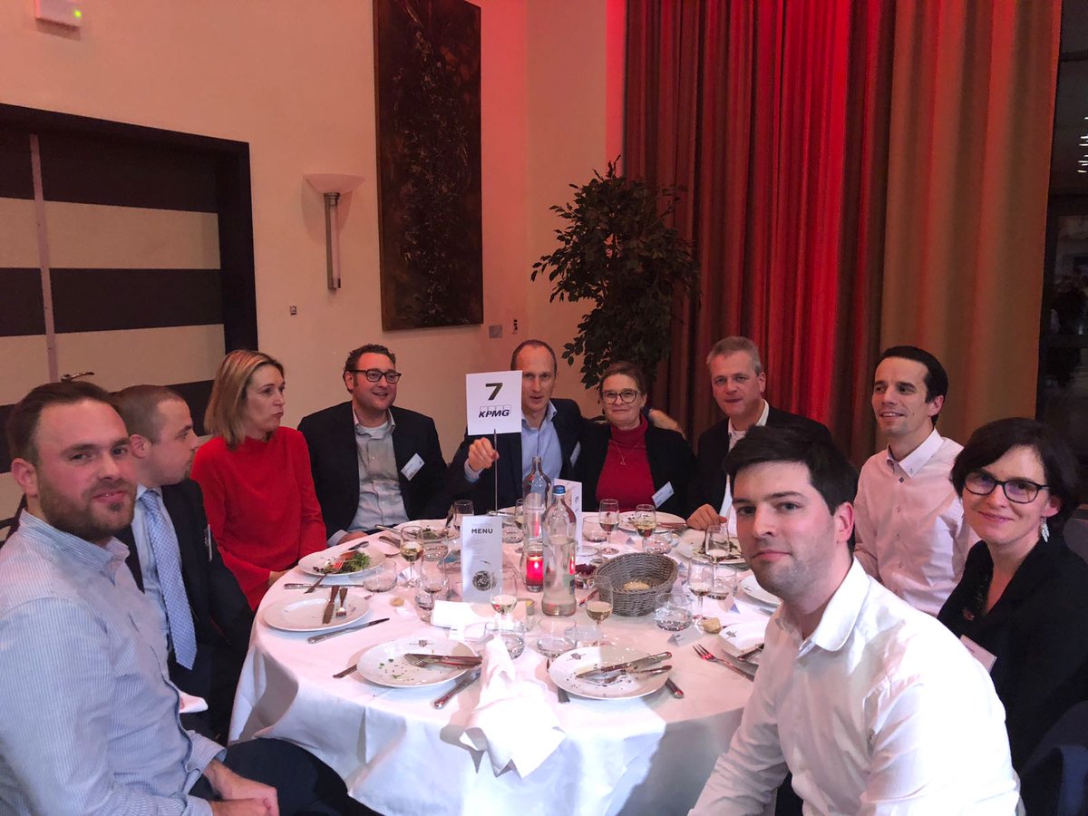 Happy faces aan tafel bij <a href="/KPMG/">KPMG</a> #bft19