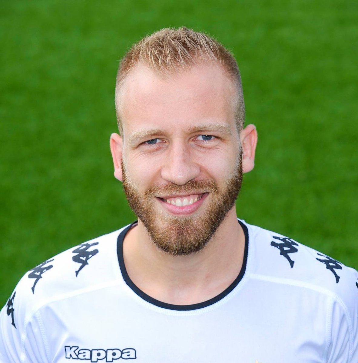 bvvbarendrecht's tweet photo. ✍ Welkom terug Stanley Husen! De verdediger is na de zomer weer speler van BVV Barendrecht! ⚽🎉⚽ https://t.co/T1hIKuaUp6 https://t.co/pkU7hQSV9B