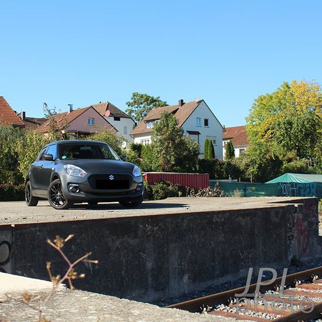 AvocadoUkulele's tweet photo. For my 1st post of the year, I present a pic from the (video-) shoot of my own Swift back in September :D #link in bio
#photography #cars #firstcar #sunny #suzuki #swift #turbo #grey #sportscar #smallcar #citycar #fwd #railtracks #summer https://t.co/oO7irUPwql https://t.co/8RDjjyh4N3