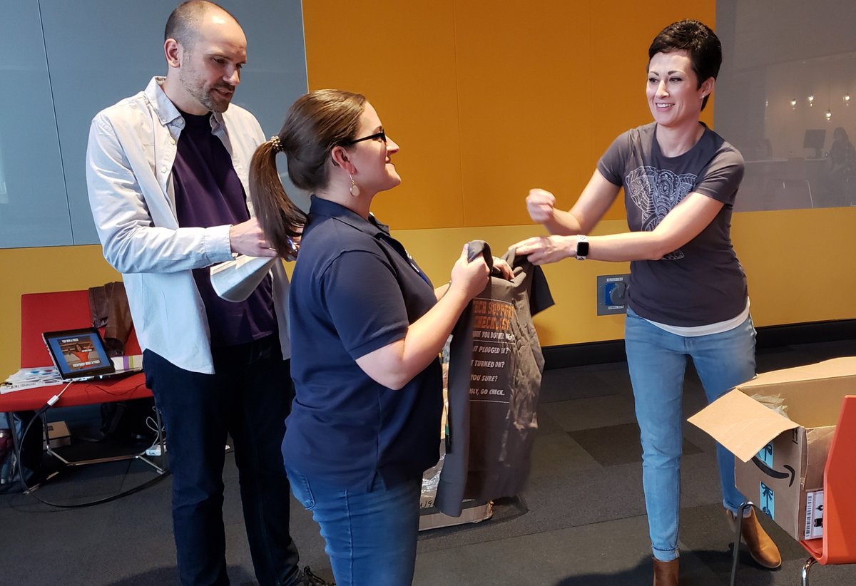 CAMP-SIG President and VP, <a href="/RichesonEmily/">Emily (Richeson) Young</a> &amp; <a href="/Mr_Lincheck/">Matthew Lincheck</a>, hand out the door prizes at the CAMP-SIG meeting and social #TCEA2019