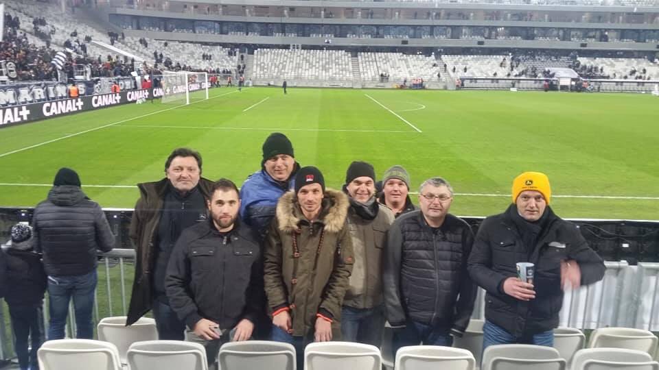 applipneu's tweet photo. merci a @BKTtires pour l invitation aux girondins.. tres bonne soiree... 👍👍🍺 #bkt #sonamia #agriculture https://t.co/3SQQUd4geC