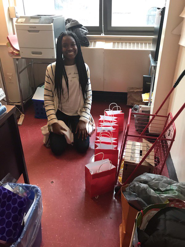 BPHSParents's tweet photo. Our students fundraised money to donate care packages to the New York City rescue mission
#bphsstudentcouncil #bphscares
@BKNHSSuptRoss
@DOEChancellor @TPaulin_FSL @ExecSuptKWatts https://t.co/DtGZqPSgi2