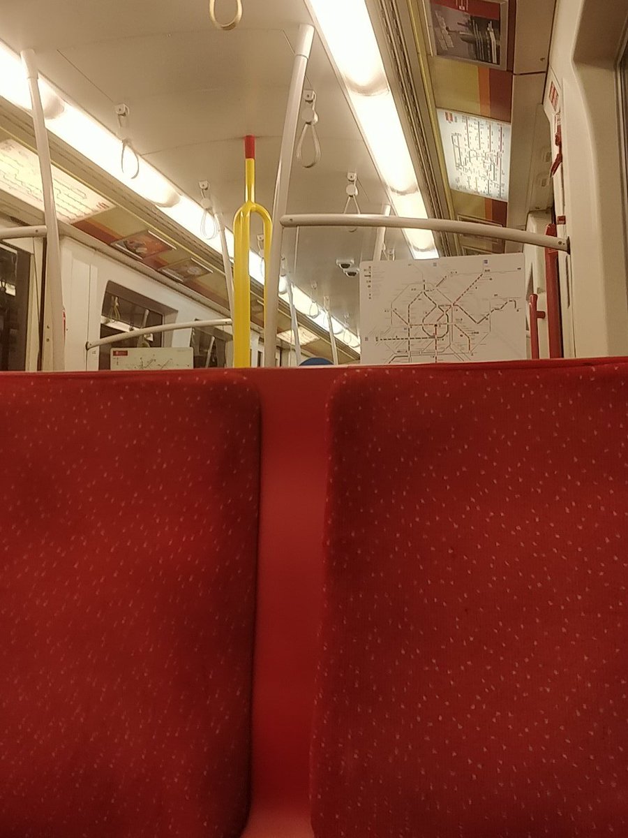 georgkosso's tweet photo. @wienerlinien Warum gibt es eigentlich diese eine ganz helle U-Bahn? https://t.co/6g5U21CQtb