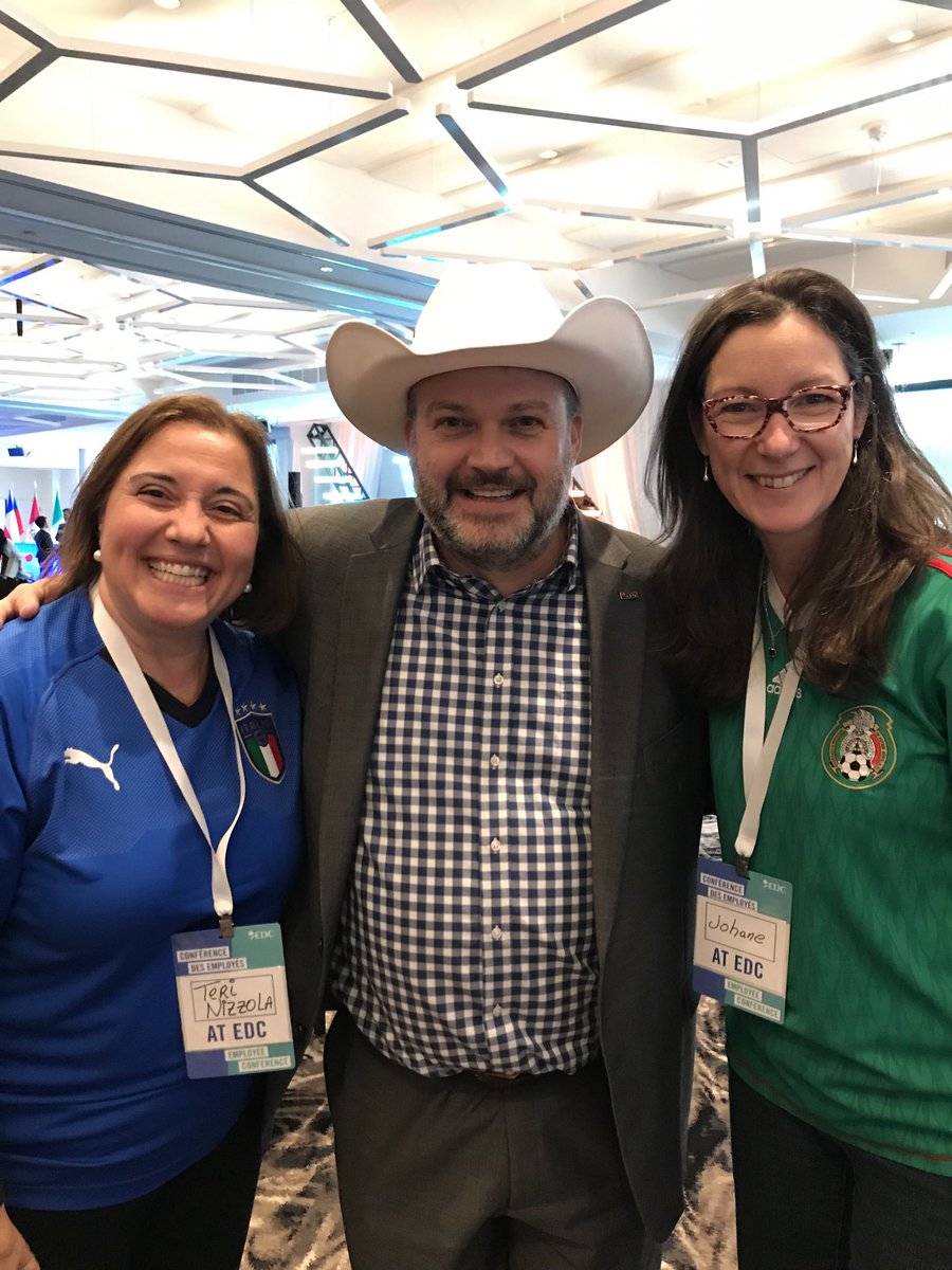 Luisa_EDC's tweet photo. Great smiles at EDC conference! #lifeatedc #ExportdevCanada https://t.co/0YKTTdETnR
