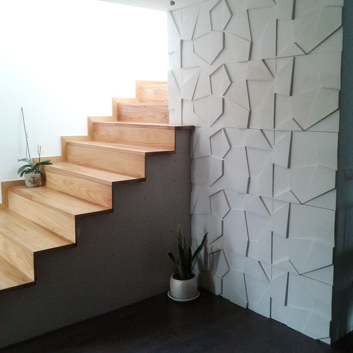 Muralis Picasso awakens all senses and refers to symbols and geometric shapes that attract the effect they create.