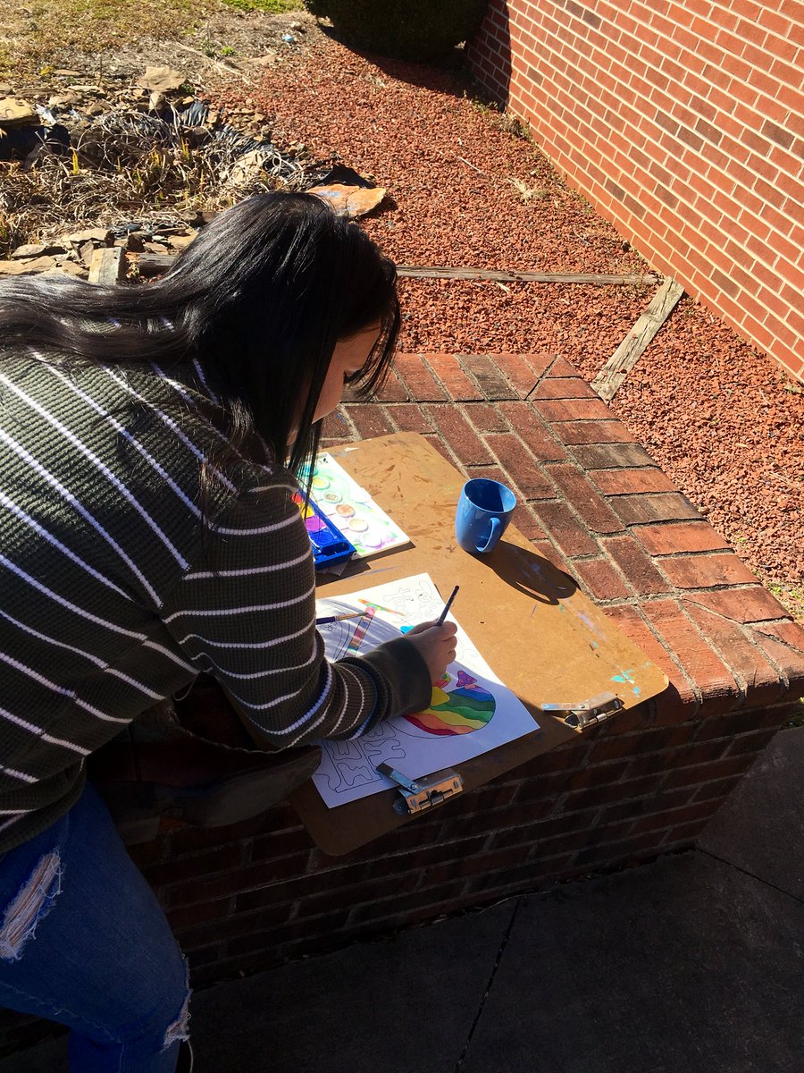 KKBryant_ART's tweet photo. ENJOYING THE WARM, BEAUTIFUL SUNSHINE 🌞 these few days in @ForbushHS Visual Arts! #nomorewinterplease https://t.co/FTavNePFZZ