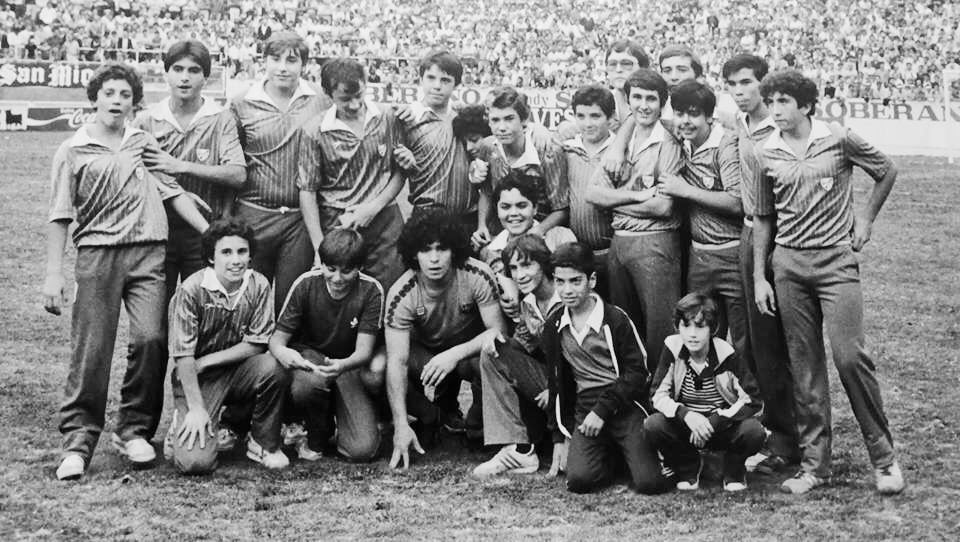 FOTOS HISTORICAS O CHULAS  DE FUTBOL - Página 5 Dy1Wf74XcAIOW-k