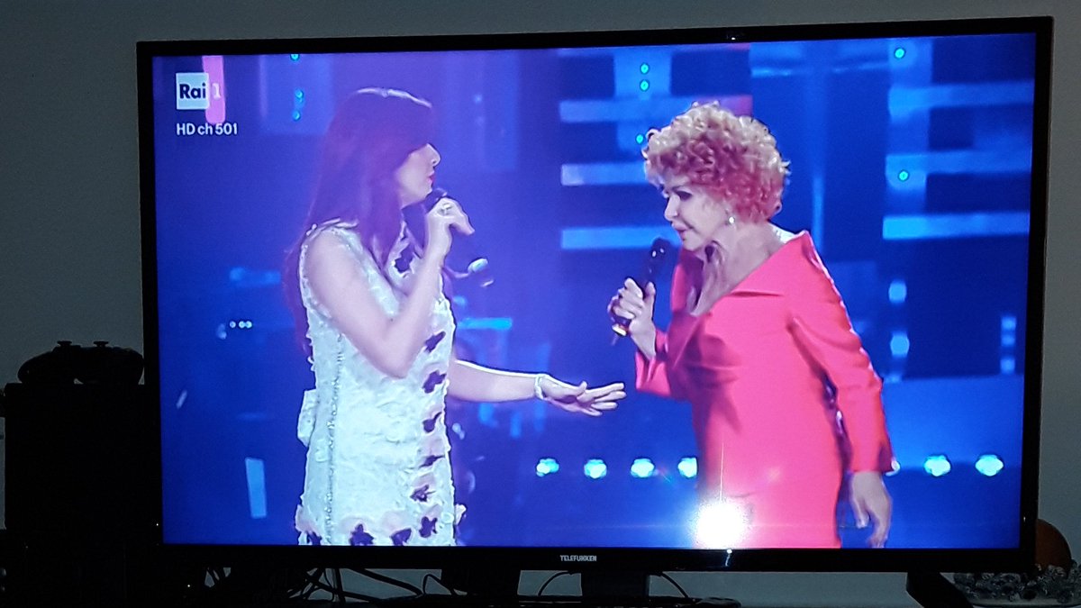 BacciGroup's tweet image. #Sanremo2019 mmm, devo mettere la tv in bianco e nero....