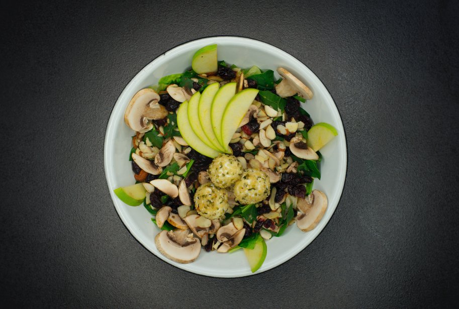 Las #manzanas son un 25% aire y el restante es fibra y agua. Por eso se considera un alimento muy saludable. ¿Ya probaste las deliciosas opciones gourmet que tienen nuestros amigos de Lemontree? #Healthyfood #Food #Salad