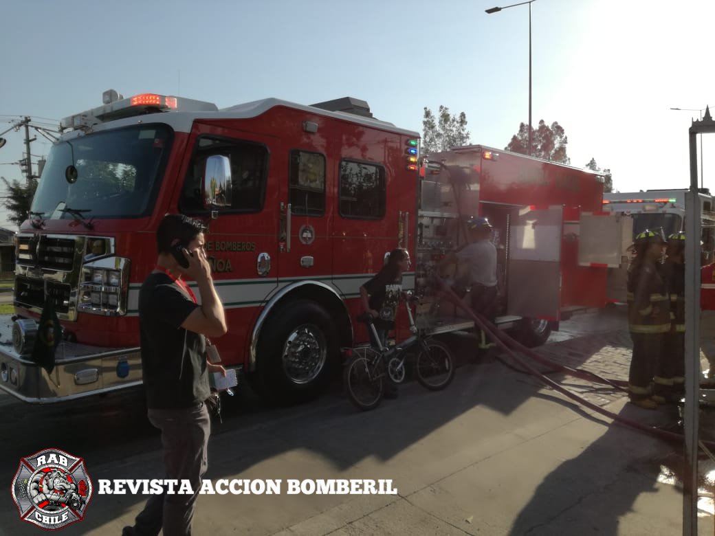 RABCHILE's tweet photo. 🚨Bomberos Ñuñoa🚨
Ahora #RAB4 se encuentra en 10-0 (Fuego o Humo en Estructura) en San Andrés de Peñalolén con Avenida Departamental, Comuna de Peñalolén.
Unidades: @BomberosNunoa
B-7 B-9 Q-10
#RAB
#REVISTAACCIONBOMBERIL
#BOMBEROSDECHILE https://t.co/UlwA38XgOf