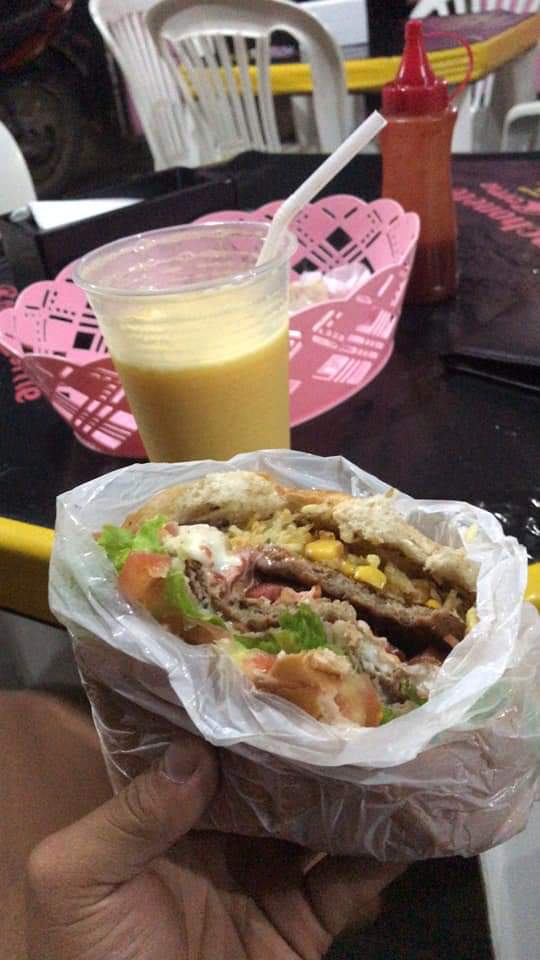 lyasoaress's tweet photo. Vou guardar meu dinheiro / eu 10 minutos depois https://t.co/TG3yDsbRgY