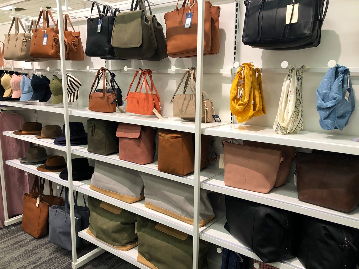 Had so much fun today merchandising accessories in Universal Thread with <a href="/moriah_targetVM/">Moriah McClurg</a> 🙌🏻👯‍♀️ #T1768 <a href="/kurtgriebel/">Kurt Griebel</a> <a href="/Kaitlin_Schager/">Kaitlin Schager☀️</a>