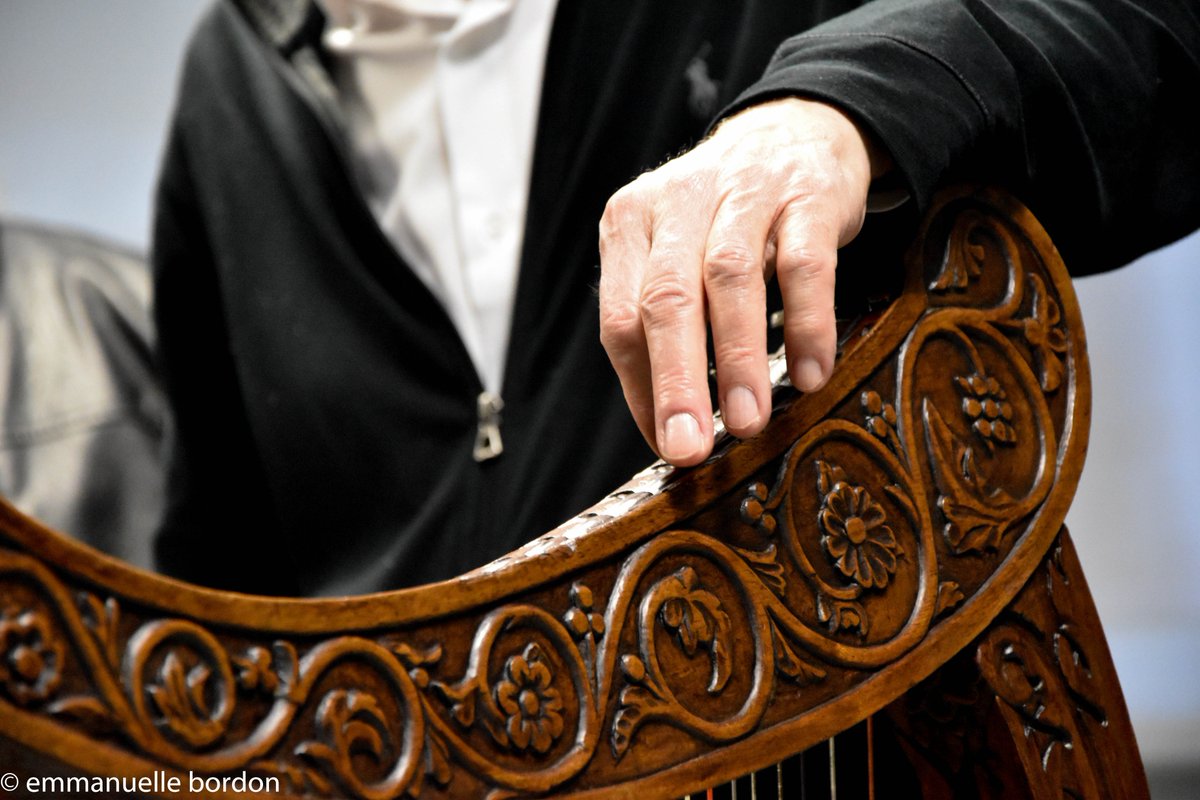 TremoloMagazine's tweet photo. Cet près-midi, Trémolo Magazine avait rendez-Telenn Gentañ, une harpe mythique. Objet du dossier du numéro 1 à venir...
#HarpeCeltique #Harpe #Tomograhie #AlanStivell #MagazineMusical #Webzine https://t.co/tImLcZjsa9