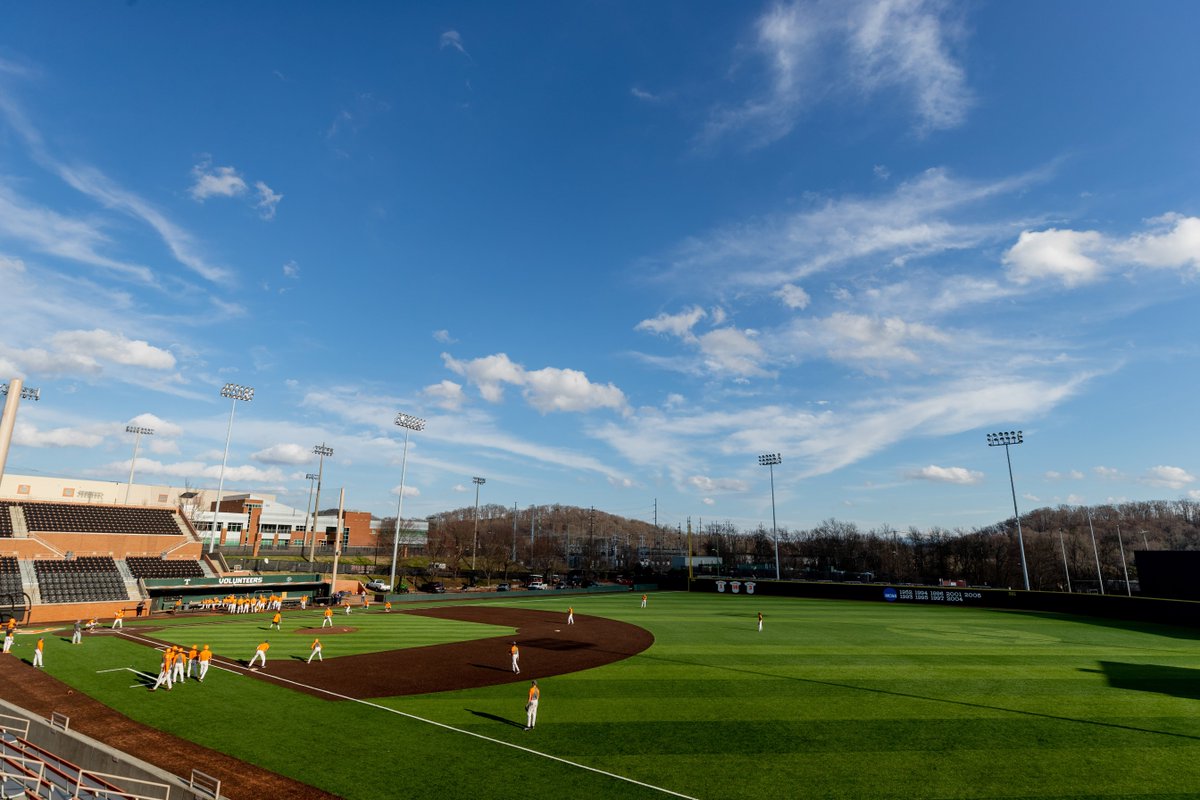Vol_Baseball's tweet photo. Scenes from today's practice where the weather was on point! 👌🌤️#8DaysTilBaseball #GBO https://t.co/MFtWvXKNHc