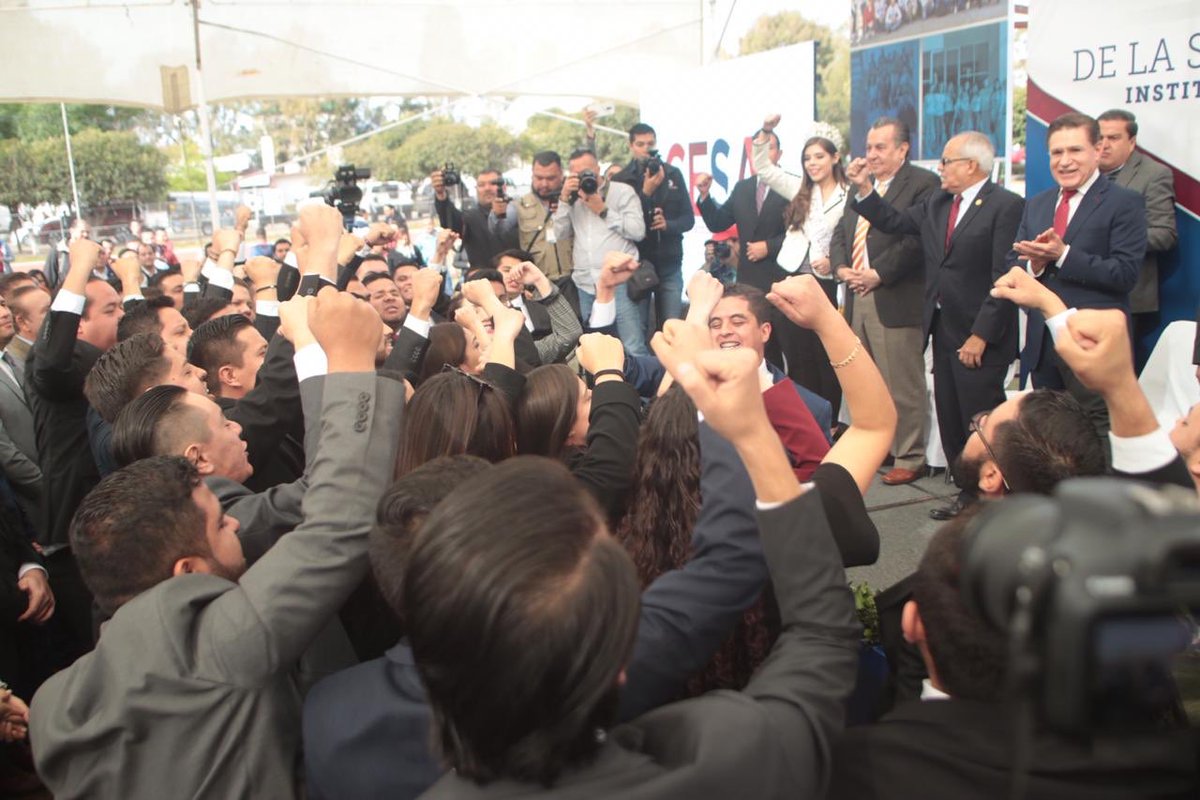 Gaby Hernández (@gabyhlopez) on Twitter photo Acompañé a José Luis Núñez y su equipo en su toma de protesta como Sociedad de Alumnos del <a href="/ITD_oficial/">ITD OFICIAL</a>.
Muchas felicidades y el mayor de los éxitos en esta encomienda. ¡Que sea por el bien de sus compañeros y su institución!
👩🏻🏭👨🏻💻🔋 Acompañé a José Luis Núñez y su equipo en su toma de protesta como Sociedad de Alumnos del <a href="/ITD_oficial/">ITD OFICIAL</a>.
Muchas felicidades y el mayor de los éxitos en esta encomienda. ¡Que sea por el bien de sus compañeros y su institución!
👩🏻🏭👨🏻💻🔋