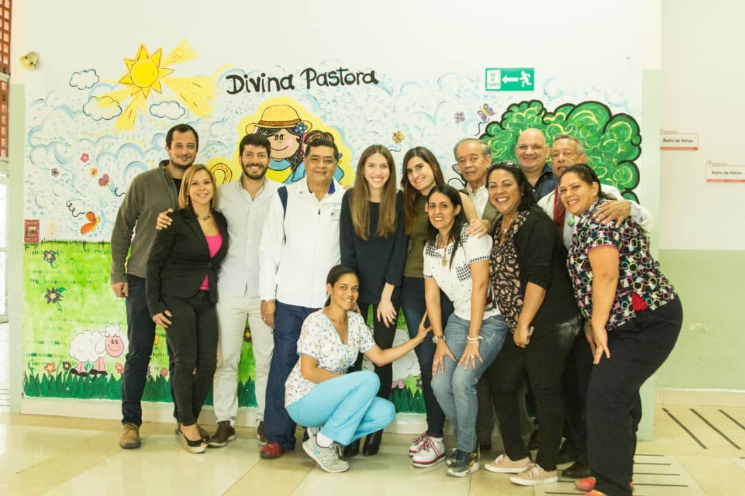 FabiiRosales's tweet photo. Hoy arrancamos en el maternal Divina Pastora, el plan de alimentación diaria a nuestros chiquitos. Gracias a todos los que lo hicieron posible, a la fundación Alimenta la Solidaridad por tendernos la mano. Juntos vamos a devolverle la sonrisa a todos los niños de Venezuela https://t.co/jP8awepMGX