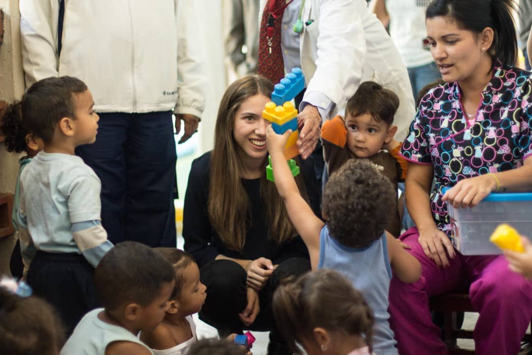 Hoy arrancamos en el maternal Divina Pastora, el plan de alimentación diaria a nuestros chiquitos. Gracias a todos los que lo hicieron posible, a la fundación Alimenta la Solidaridad por tendernos la mano. Juntos vamos a devolverle la sonrisa a todos los niños de Venezuela