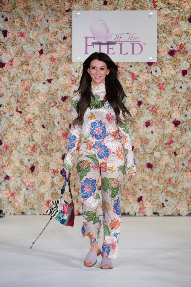 OffTheFieldNFLW's tweet photo. 18th Annual Off The Field Players’ Wives Association Fashion Show (Swipe left) ⬅️#runway #fashion #offthefieldpwa #nflwivesfashionshow #OTFSB53 #SBLIII —📸: Mallory Edwards @xoplam https://t.co/EIjn1VTfLN