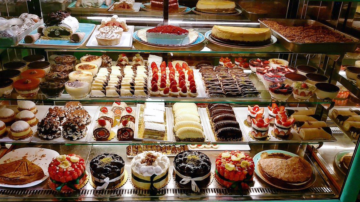 APA's tweet photo. Bring on the cheesecake! A new study finds that when ordering your food, choosing an indulgent dessert first may lead to eating lower-calorie meals: https://t.co/AVHmudzROW https://t.co/4mBu1GY6Dl