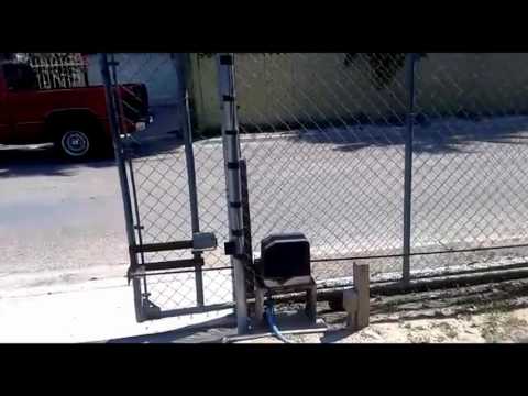 gate openers -  Gate1® Gate opener opening and closing a Chain link gate - YouTube youtube.com/watch?v=EED4SS…