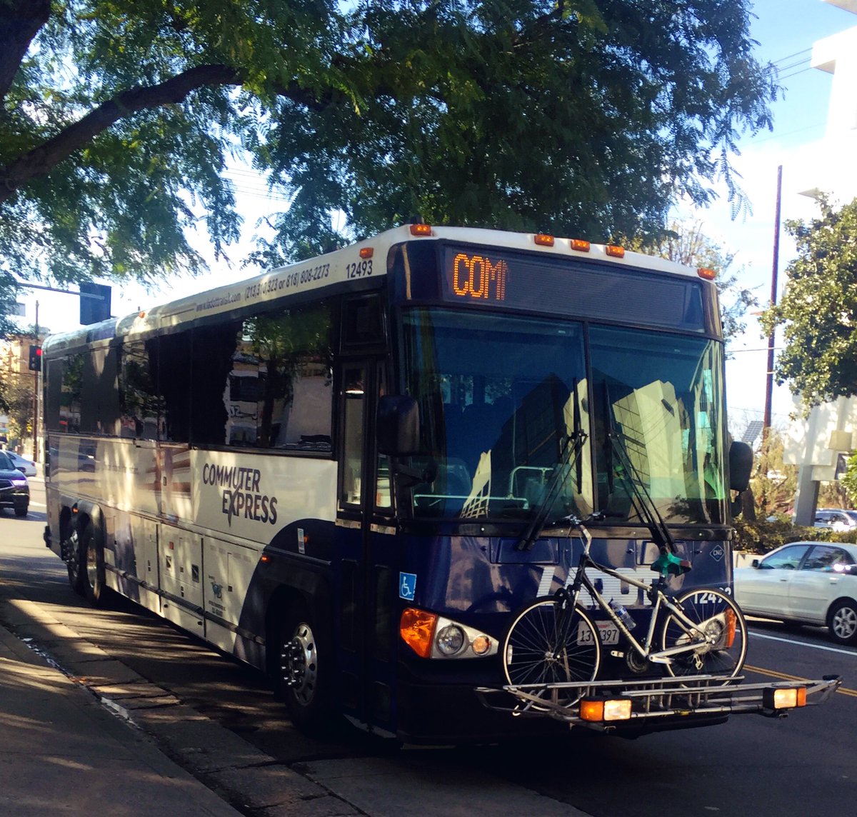 _KennyUong_'s tweet photo. 3rd week of spring semester of freshman year at #CSUN- done! Heading from Tarzana to Downtown L.A. via @ladottransit Commuter Express Line 422! ππ #LADOTTransit #publictransit #CommuterExpress #MyDayInLA https://t.co/LwjYDUwpir