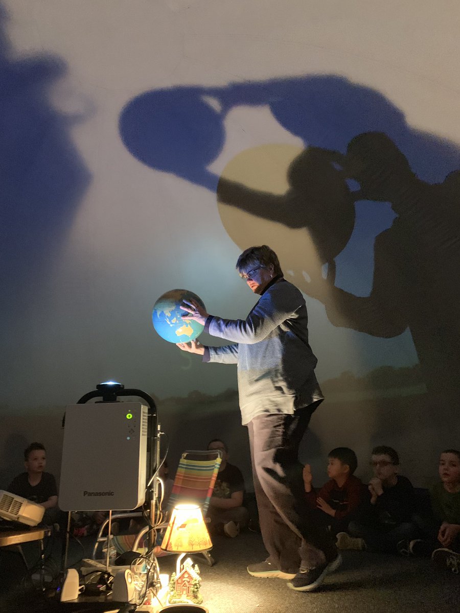 hyneman5k's tweet photo. @EWA_MCS learning in #starlab2019 withe Mrs. Sheffield! https://t.co/cBxmA9fxPS