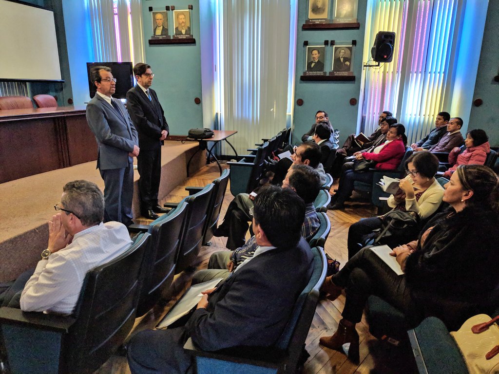 AzuayCJ's tweet image. Retomamos desde hoy los #ConversatoriosJurídicos con los abogados de #Azuay. El Presidente de la #CorteDe Justicia, #PabloValverde, les da la bienvenida e informa que esta actividad se efectuará dos veces al meses, con temas relacionados a materias penales y no penales