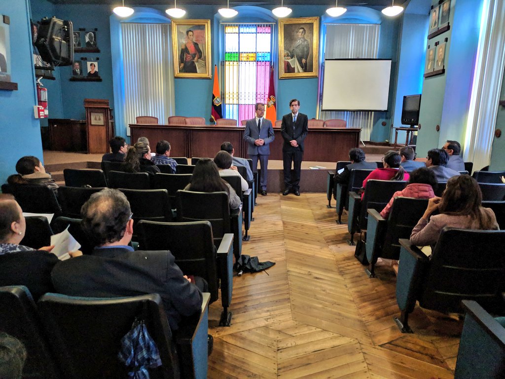 AzuayCJ's tweet image. Retomamos desde hoy los #ConversatoriosJurídicos con los abogados de #Azuay. El Presidente de la #CorteDe Justicia, #PabloValverde, les da la bienvenida e informa que esta actividad se efectuará dos veces al meses, con temas relacionados a materias penales y no penales