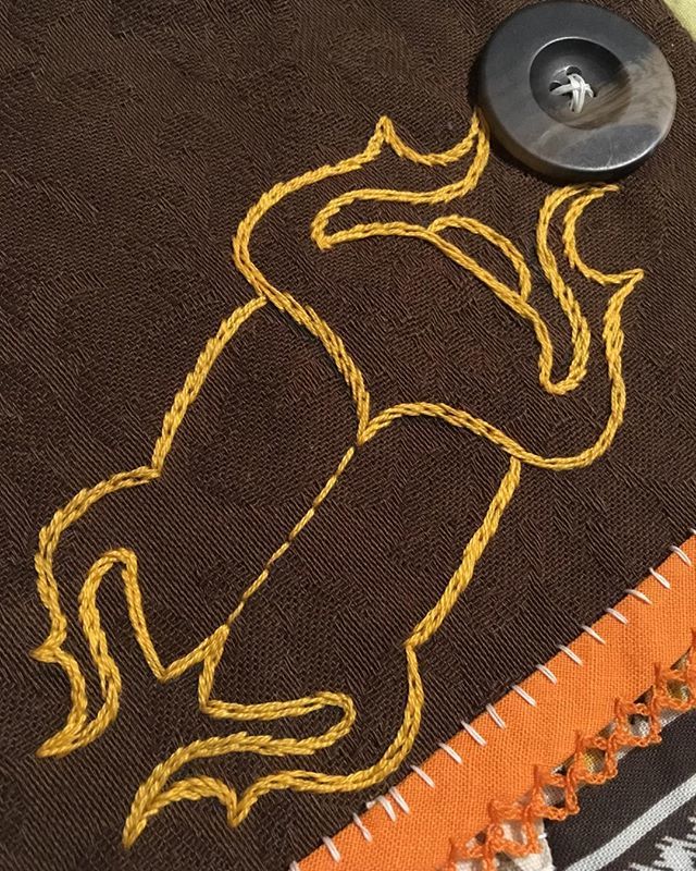 j_wurzbach's tweet photo. Keeping mind on the task at hand! A focused #scarab plodding across my Yellow/Orange #CrazyQuilt.
#beetlemania #vintagebutton #egyptiansymbols #quiltsquare #crazypatchwork #scraps #upcycledfabric #improvpiecing #improvpatchwork #improvembroidery #improv… https://t.co/KfzADiPAAx https://t.co/c6AL7lRPzx