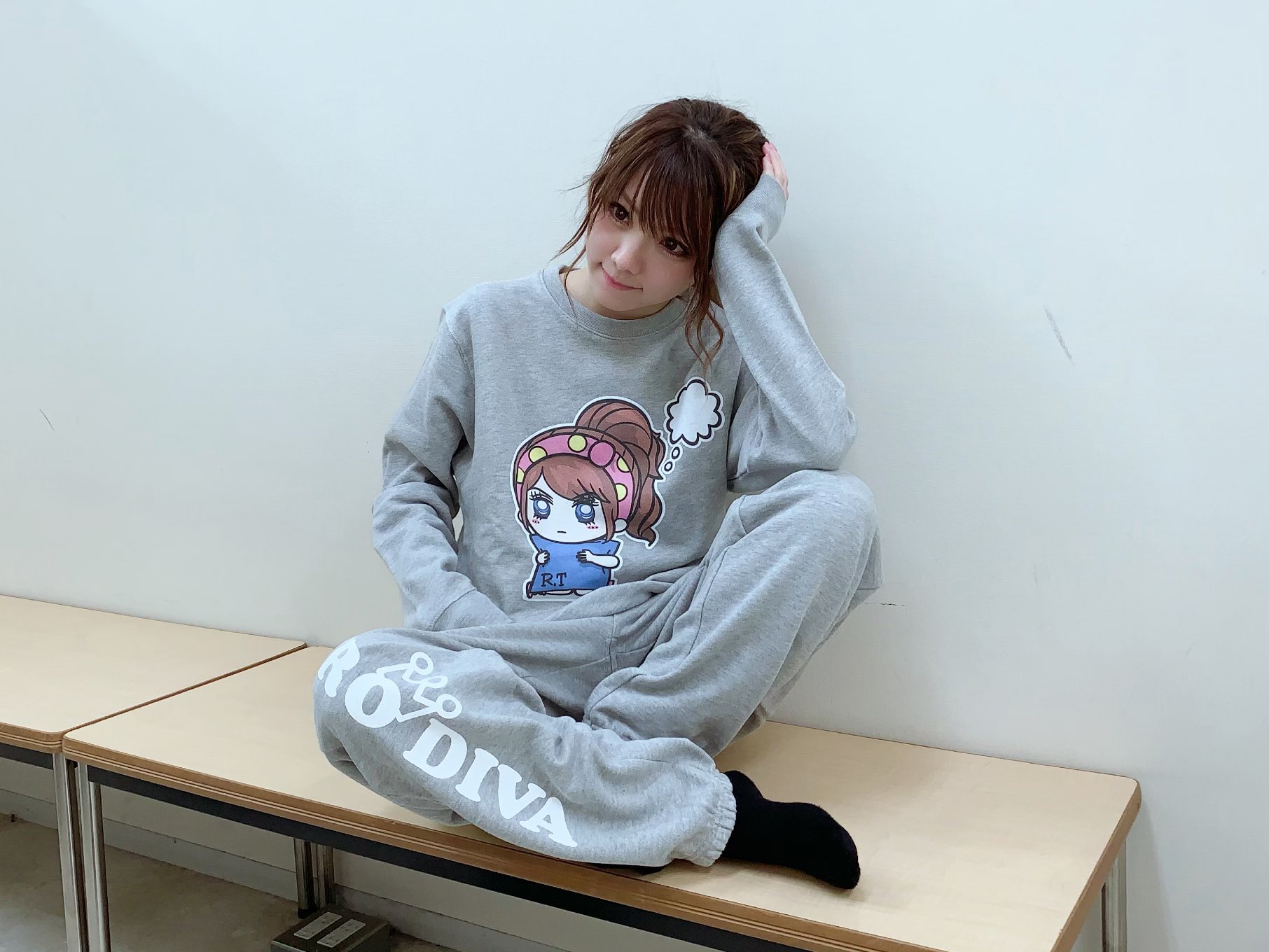 田中れいな 2L版生写真　カレンダー　Tシャツ　アクキー　セット F-AhzZmb0AAiAQ2.jpg