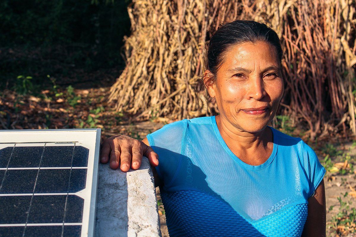iDEorg's tweet photo. On Amelia Martinez's farm, a #solarpump is the difference between spending hours carrying water from the nearby river or spending those hours expanding her farm business. #resourcesmart #cleanenergy #Honduras https://t.co/lz6JosI62L