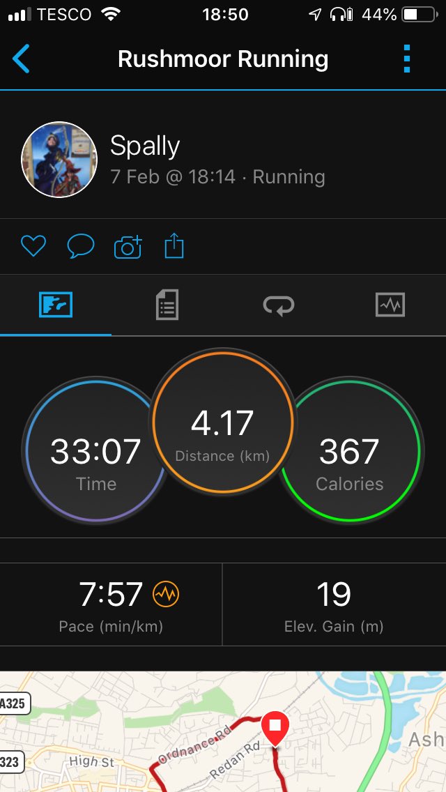 SarahJSpall's tweet photo. After a day of planning decided a nice easy #merceractive run was in order to help clear my head. Run club must be helping as although time wasnโt much faster, I ran for longer without a stop #nuttyrunner #surreyhalf #followtheshirt https://t.co/bo31PBmDD8
