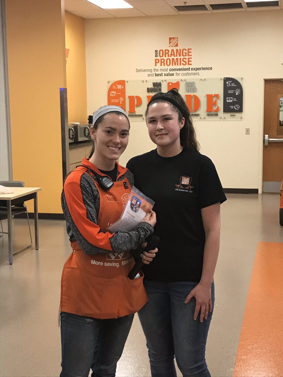 Alecia recognizing Cassie today during our pep rally! #poweredbyourassociates